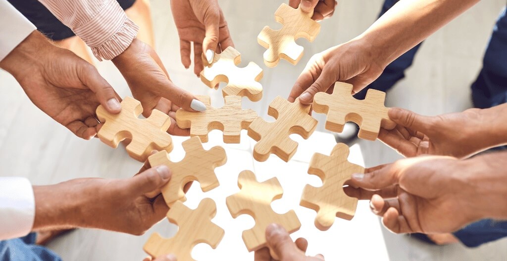 8 Best Corporate Team Building Games To Boost Morale